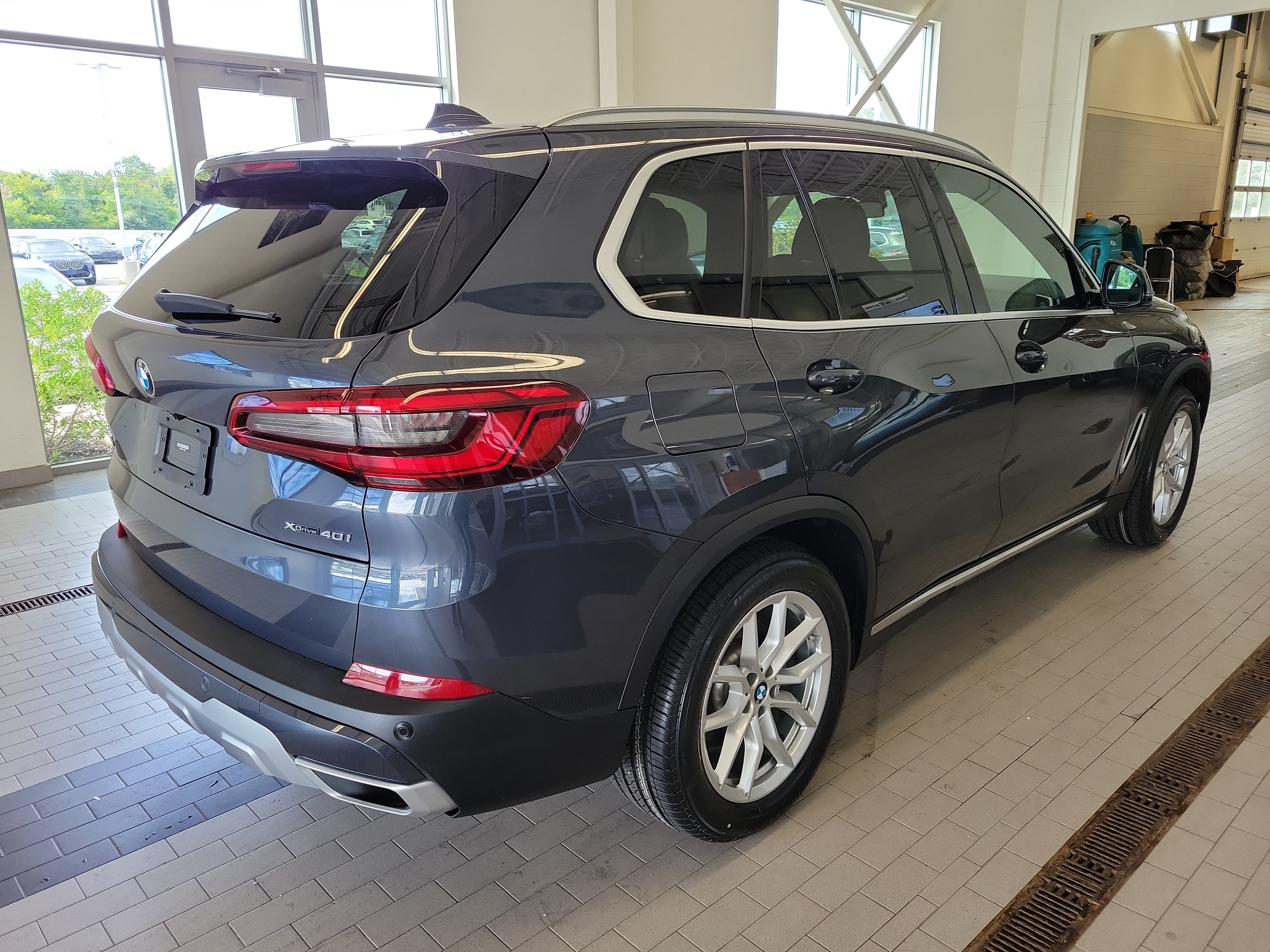 Used 2019 BMW X5 xDrive40i w/ Premium Package 2 AWD/4WD image 5