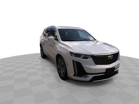 Certified 2020 Cadillac XT6 Premium Luxury image 3