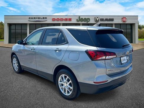 Used 2024 Chevrolet Equinox LS w/ LS Convenience Package FWD image 32