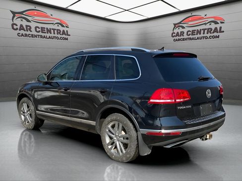 Used 2015 Volkswagen Touareg Lux image 3