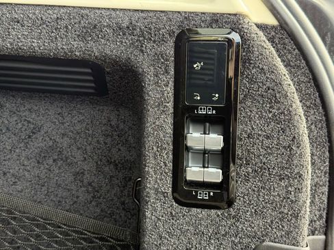 Used 2024 Land Rover Range Rover Long Wheelbase SE AWD/4WD image 39