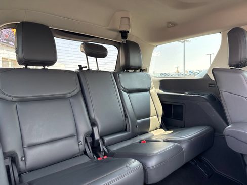 Used 2025 Ford Expedition Active AWD/4WD image 18