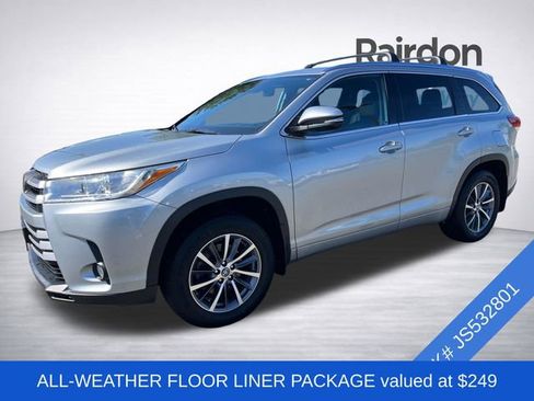 Used 2018 Toyota Highlander XLE AWD/4WD image 3