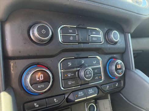 Used 2022 Chevrolet Suburban Z71 AWD/4WD image 17