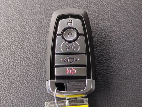 New 2026 Ford F250 Lariat w/ Black Appearance Package image 28