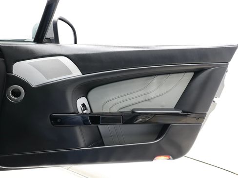Used 2016 Aston Martin V8 Vantage S RWD image 41