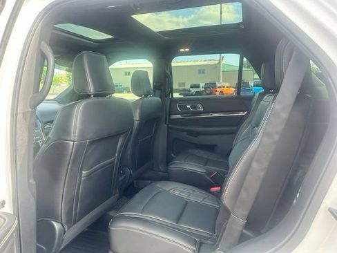 Used 2018 Ford Explorer Platinum AWD/4WD image 19