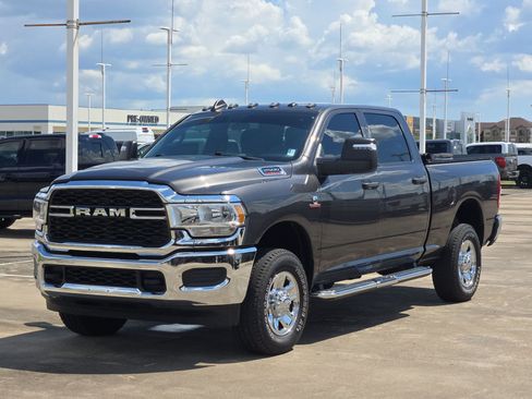 Used 2024 RAM 2500 Tradesman w/ Chrome Appearance Group AWD/4WD image 10