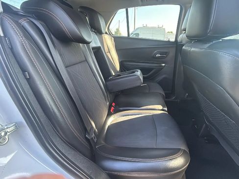 Used 2018 Chevrolet Trax LT w/ Sun & Sound Package FWD image 5