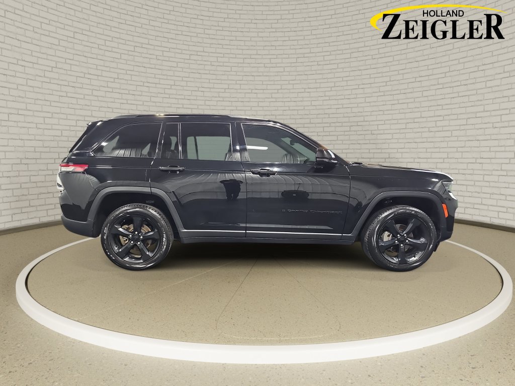 Used 2024 Jeep Grand Cherokee Altitude AWD/4WD image 4