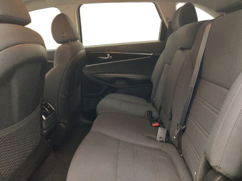 Used 2020 Kia Sorento LX FWD image 18