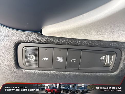 Used 2025 Chevrolet Equinox EV LT image 17