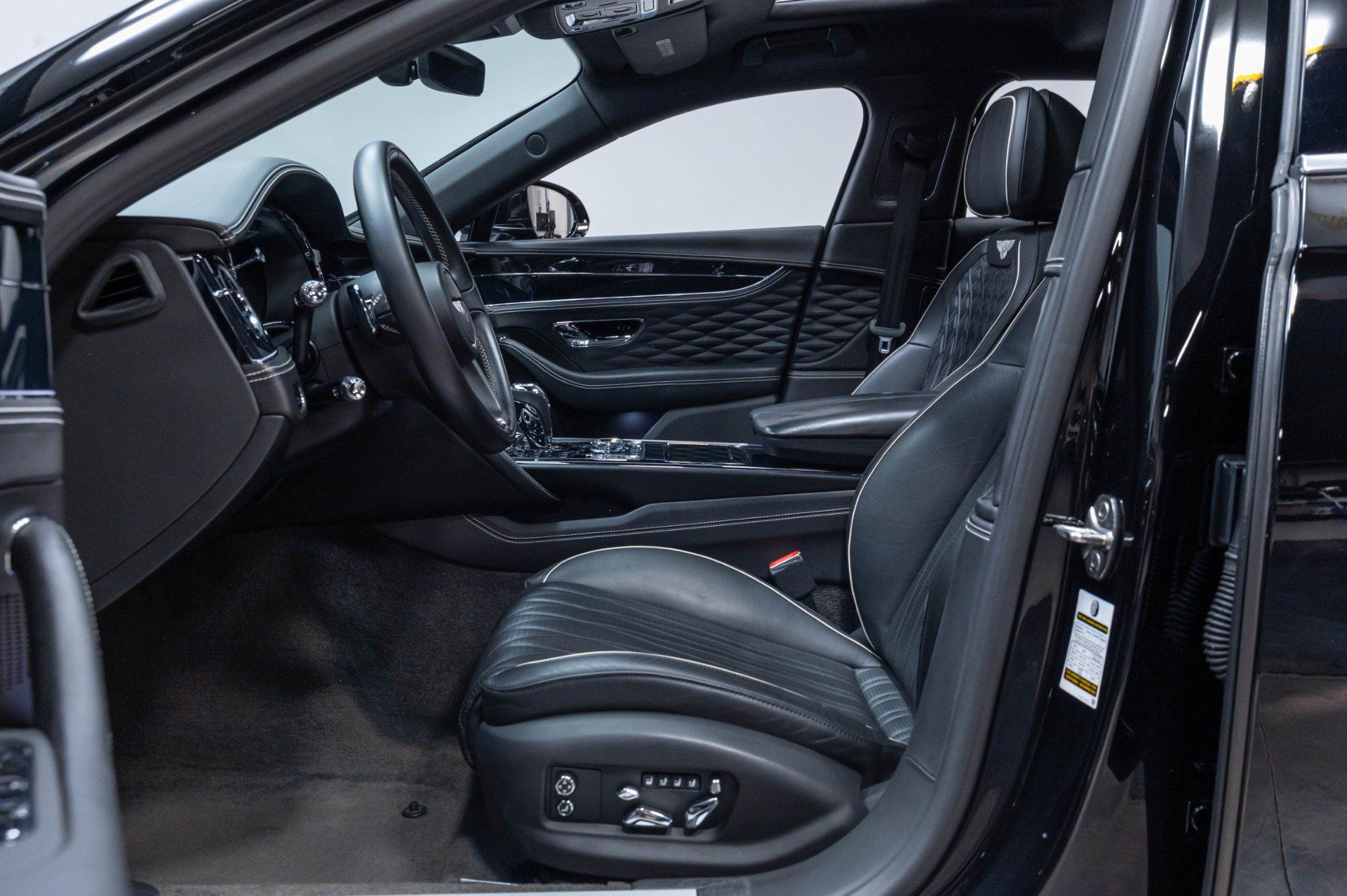 Used 2020 Bentley Flying Spur W12 AWD/4WD image 16