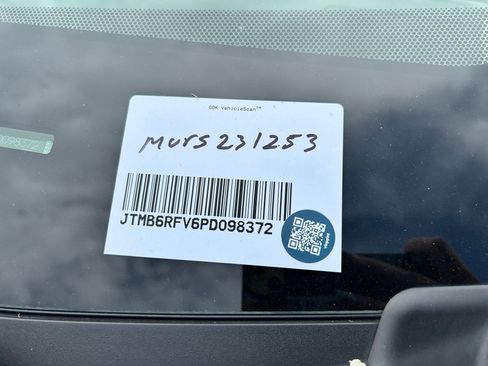 Certified 2023 Toyota RAV4 XLE Premium AWD/4WD image 33