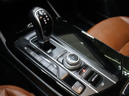 Used 2018 Maserati Levante AWD/4WD image 24