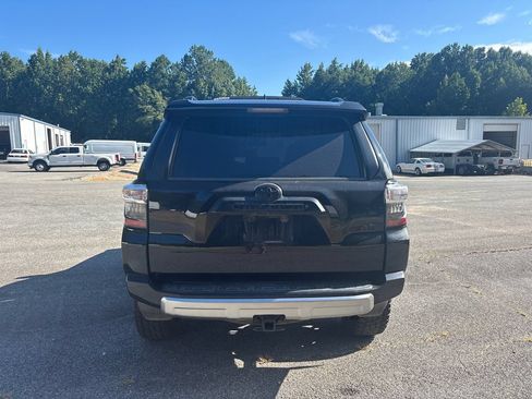 Used 2018 Toyota 4Runner TRD Off-Road AWD/4WD image 6