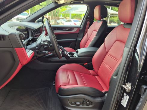 Certified 2026 Porsche Cayenne AWD/4WD image 5
