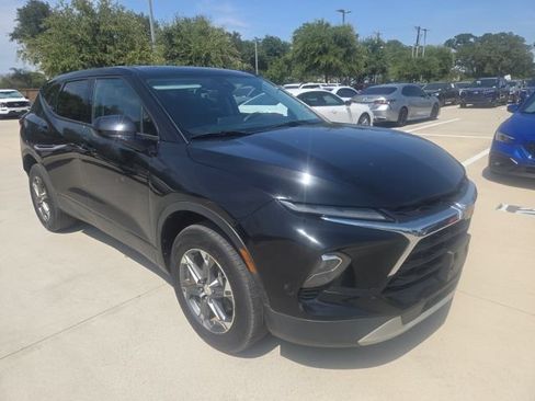 Used 2023 Chevrolet Blazer LT FWD image 1