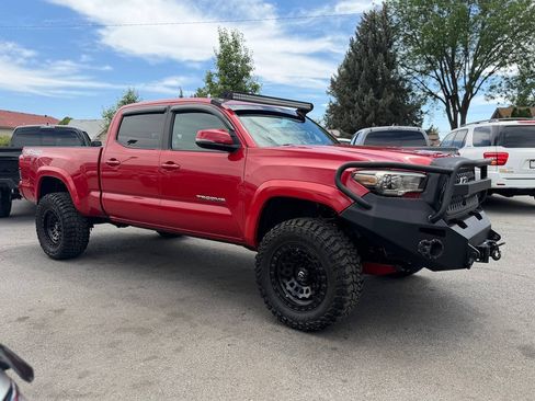 Used 2018 Toyota Tacoma TRD Off-Road w/ Technology Package AWD/4WD image 84