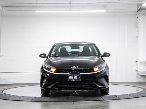 Used 2023 Kia Forte LXS FWD image 2
