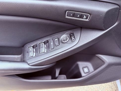 Used 2018 Honda Accord Touring image 19