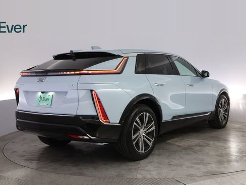 Used 2024 Cadillac Lyriq Luxury RWD image 3