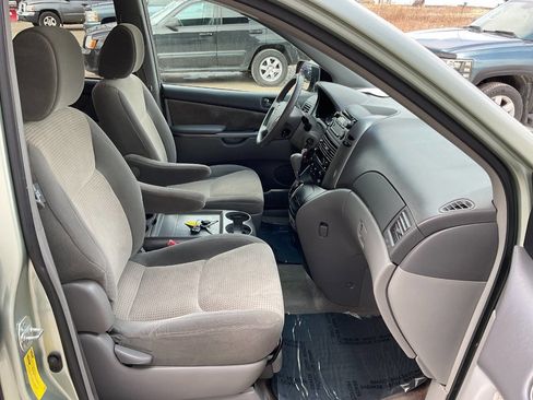 Used 2010 Toyota Sienna LE image 34
