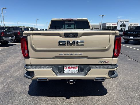 Used 2022 GMC Sierra 1500 AT4 w/ Technology Package AWD/4WD image 6