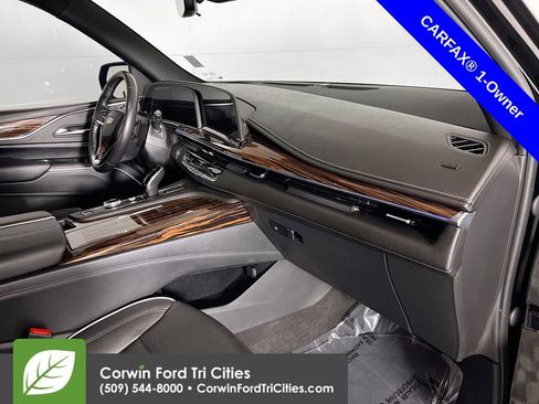 Used 2022 Cadillac Escalade Premium Luxury image 33