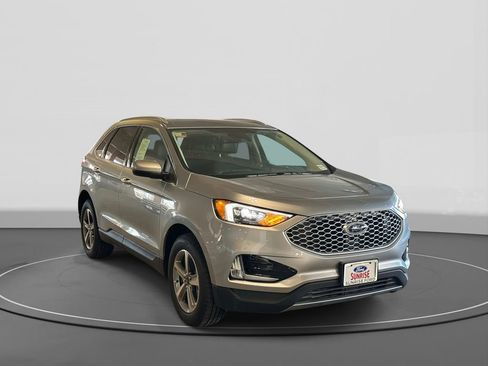 Used 2024 Ford Edge SEL w/ Convenience Package image 4