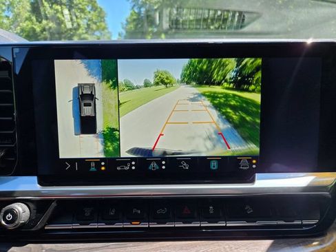 Used 2025 Chevrolet Silverado 2500 LTZ w/ LTZ Premium Package AWD/4WD image 33