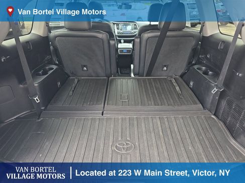 Used 2018 Toyota Highlander SE image 33