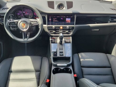Used 2025 Porsche Macan image 20