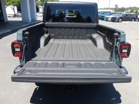 New 2025 Jeep Gladiator Rubicon w/ Steel Bumper Group image 8