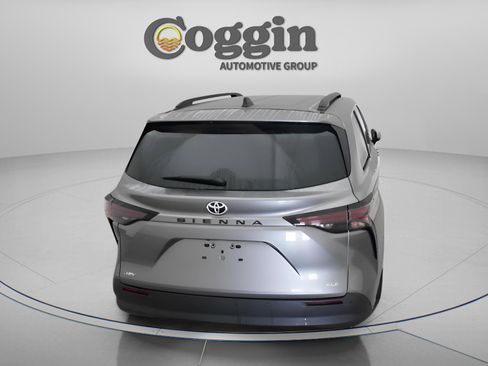 New 2026 Toyota Sienna XLE image 15
