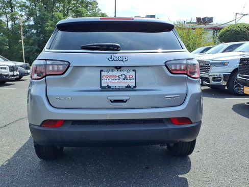 Used 2018 Jeep Compass Latitude AWD/4WD image 19