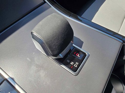 Certified 2025 Land Rover Range Rover Velar Dynamic SE image 30