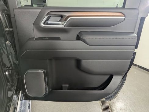 Used 2025 GMC Sierra 2500 Denali w/ Technology Package AWD/4WD image 17