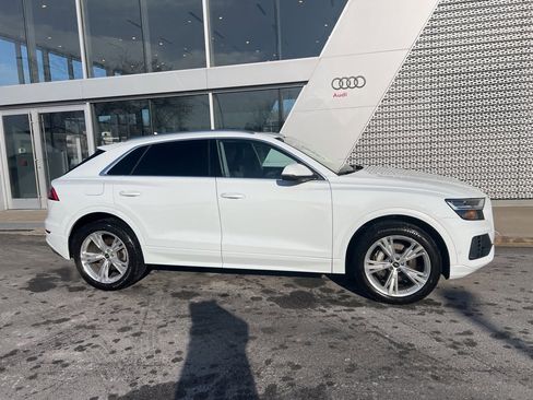 Used 2022 Audi Q8 Premium image 14