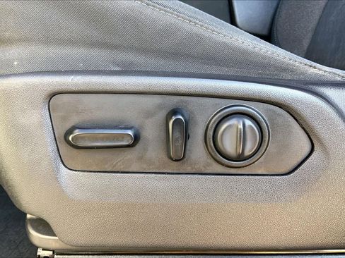 Used 2019 Chevrolet Silverado 1500 LT w/ Texas Edition image 32