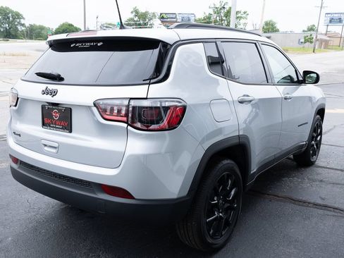 Used 2026 Jeep Compass Latitude w/ Quick Order Package 29K AWD/4WD image 5