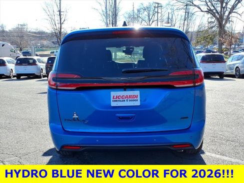 New 2026 Chrysler Pacifica Select image 6