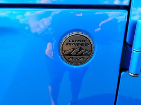 New 2025 Jeep Gladiator Sport image 11