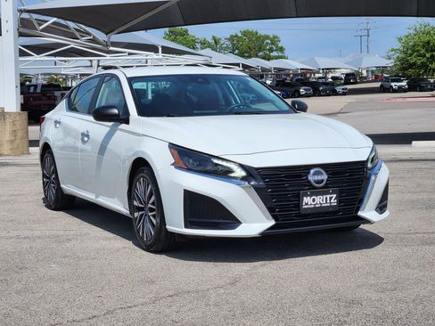 Used 2025 Nissan Altima 2.5 SV image 3