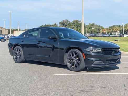 Used 2021 Dodge Charger SXT w/ Blacktop Package RWD image 2