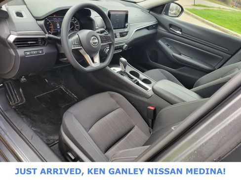 Certified 2025 Nissan Altima 2.5 SV image 9