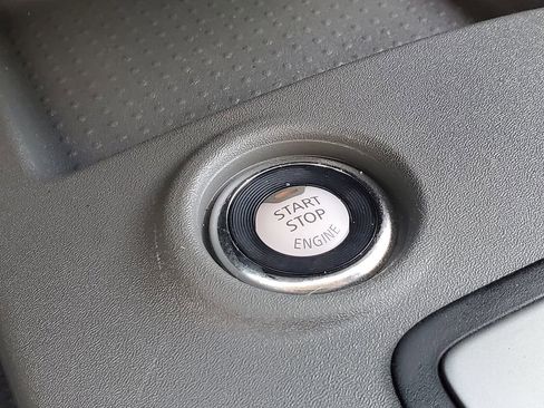 Used 2020 Nissan Frontier SV w/ Midnight Edition Floor Mats image 30