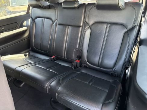 Used 2024 Jeep Wagoneer L Series II image 19