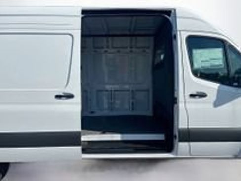 New 2025 Mercedes-Benz eSprinter 170 Cargo image 4
