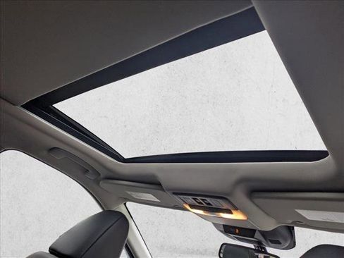 Used 2021 Nissan Rogue SL image 18